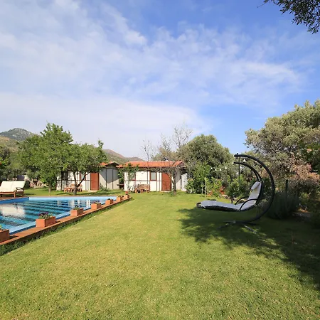 Bal Badem Bed & Breakfast